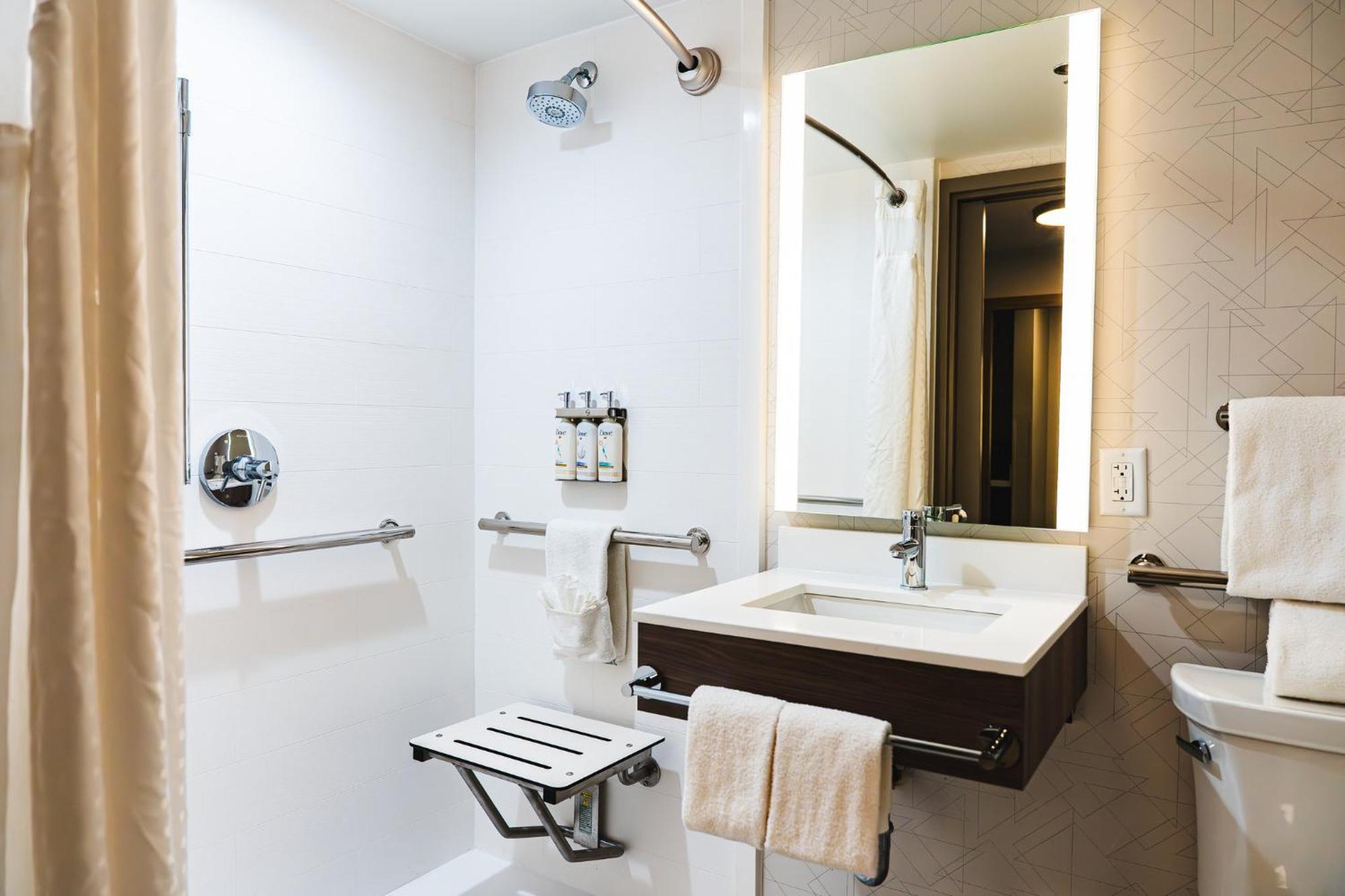 Holiday Inn Express Frazer - Malvern By Ihg Екстериор снимка