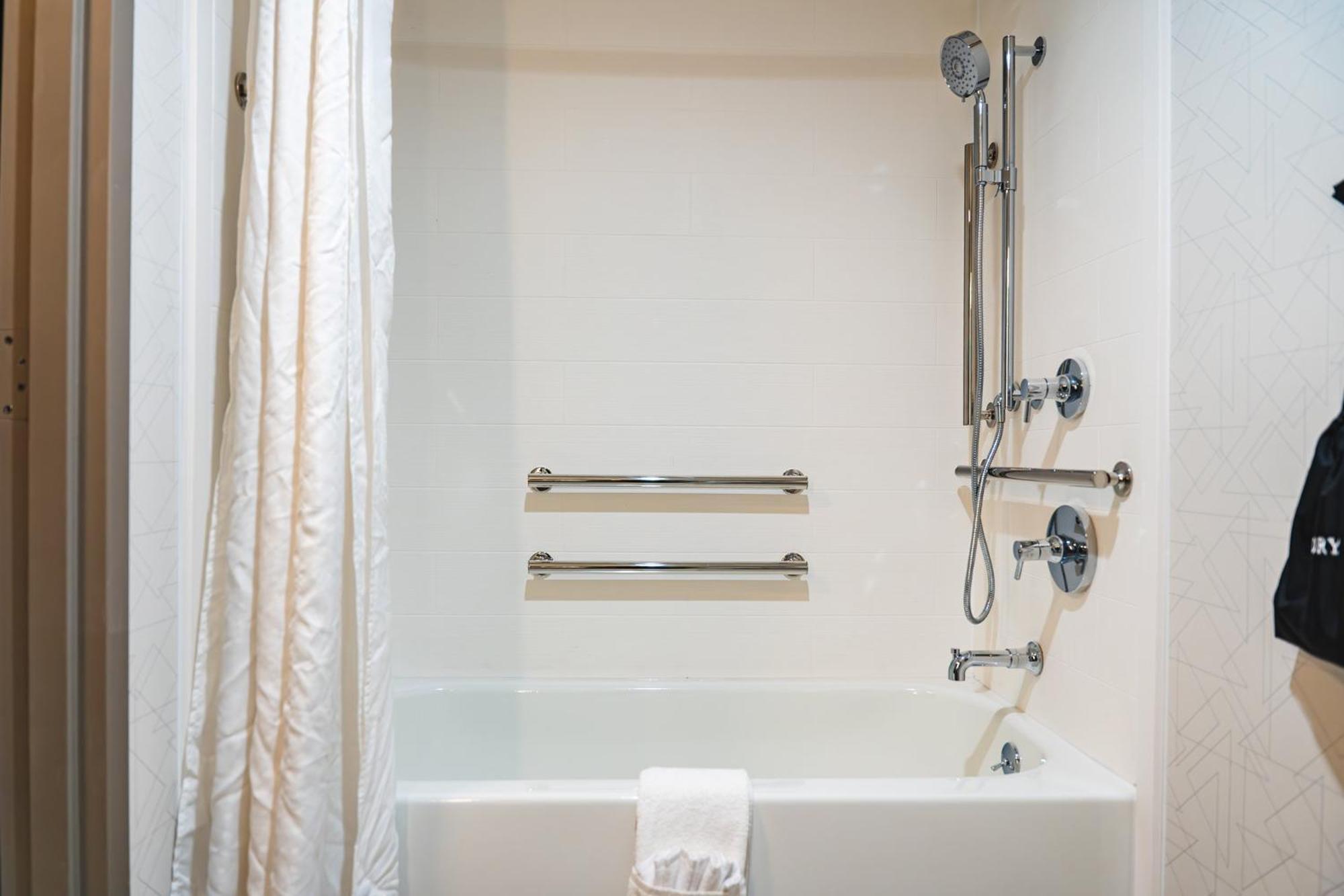 Holiday Inn Express Frazer - Malvern By Ihg Екстериор снимка