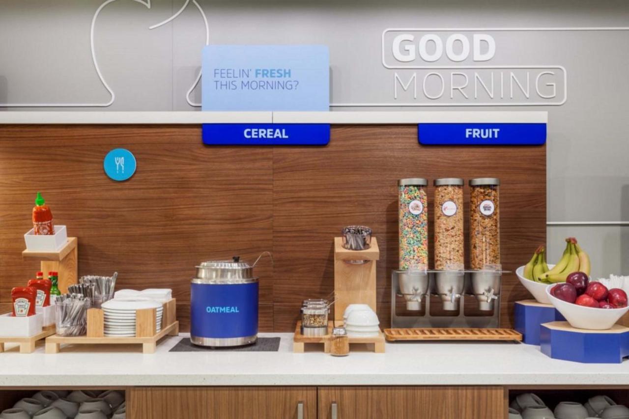 Holiday Inn Express Frazer - Malvern By Ihg Екстериор снимка